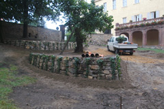 Trockenmauerbau mit anschließender Bepflanzung im Schloss Frohburg