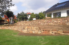 Fertiggestellte Trockenmauer